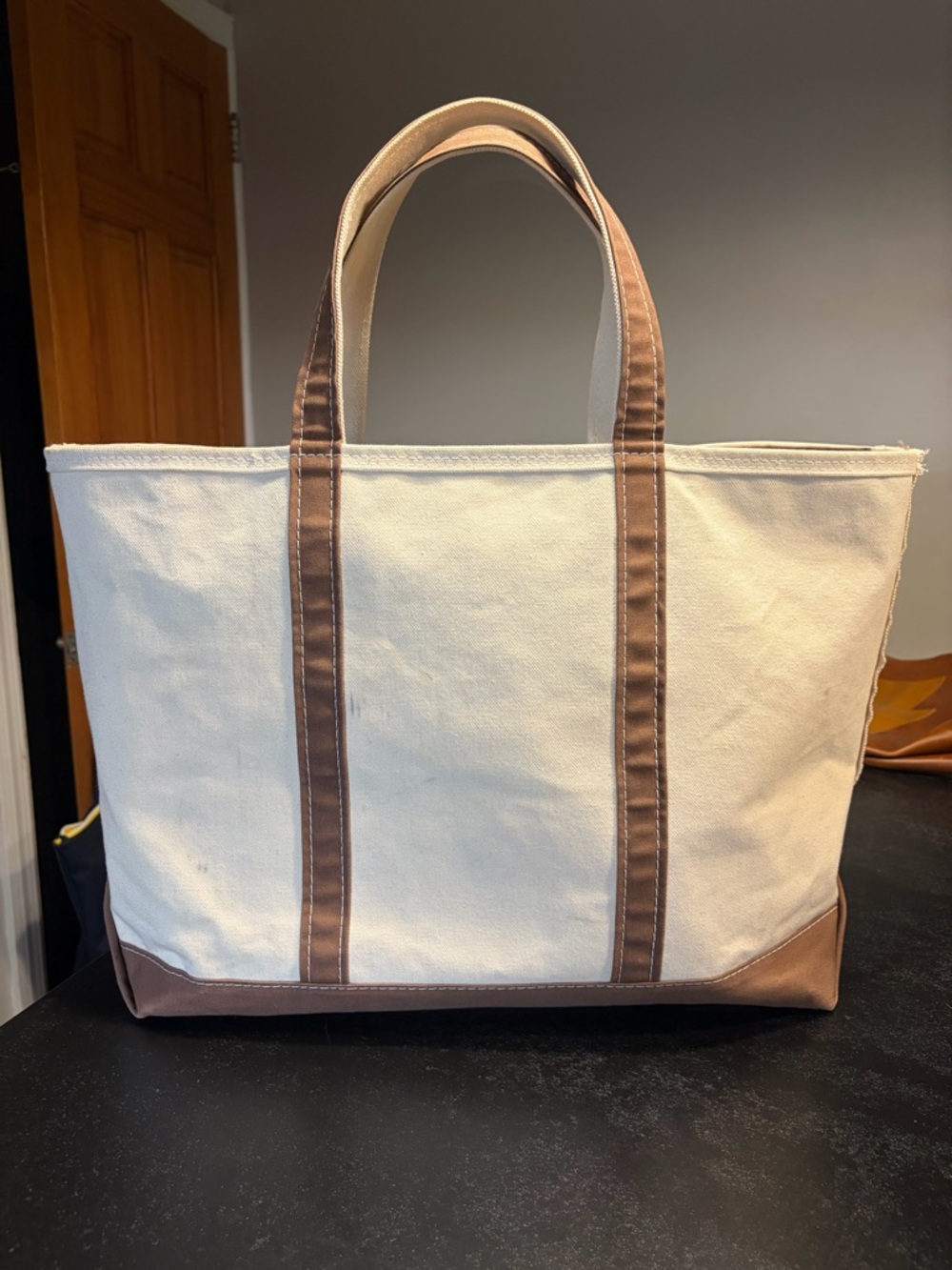Beautiful example of a 90s LL Bean Boat and Tote